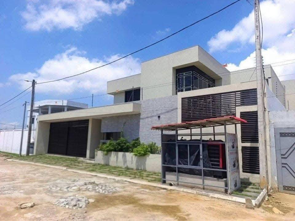 VENTE : VILLA 8 PIECES - ANGRE CHU