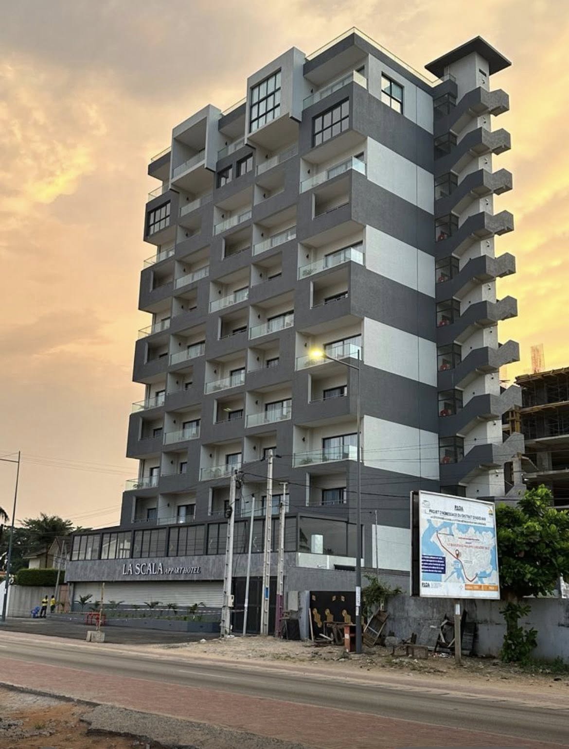 EN VENTE : HOTEL - IMMEUBLE R+11