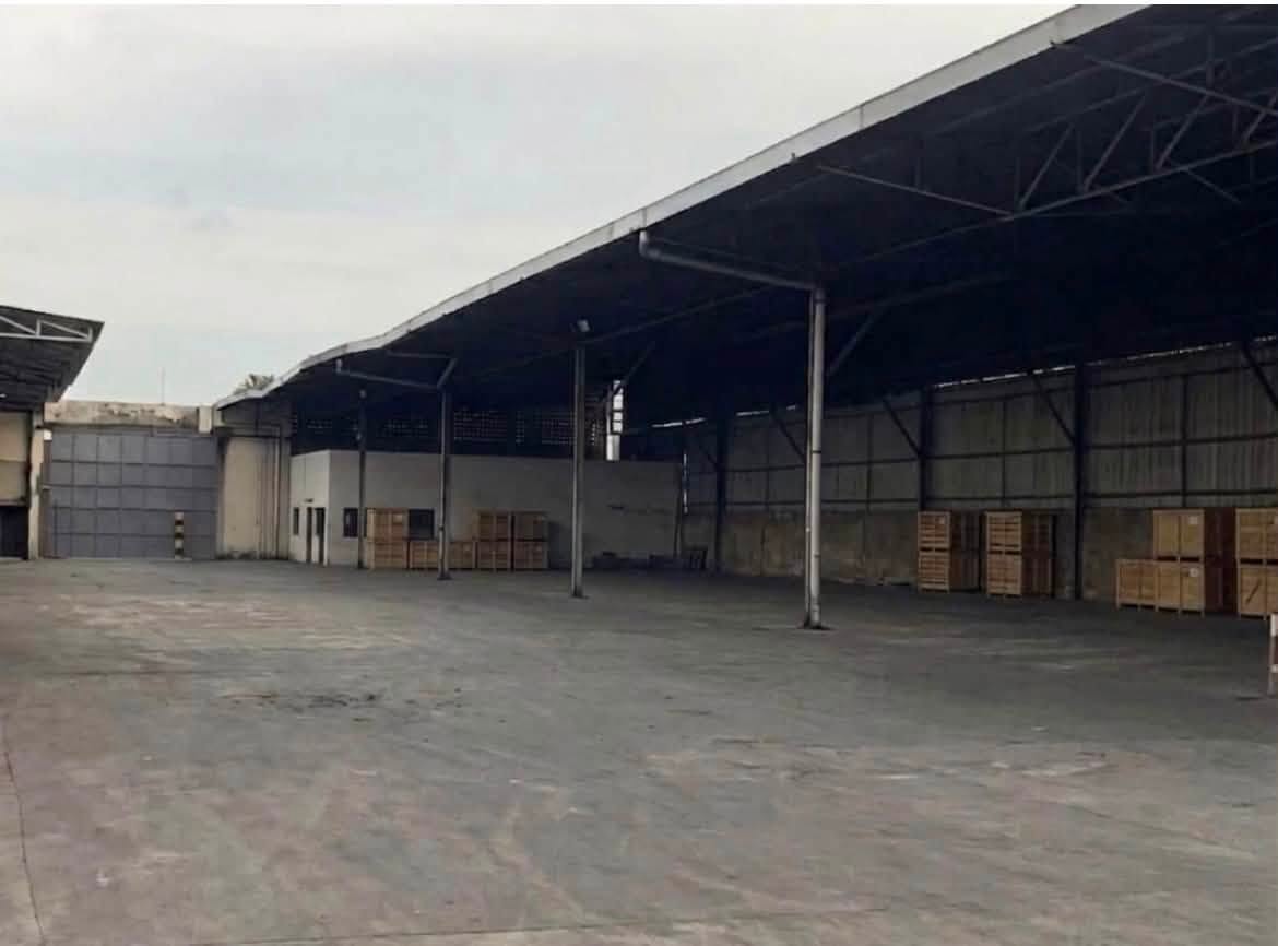VENTE : ENTREPÔT 7 100 M² - ZONE 3